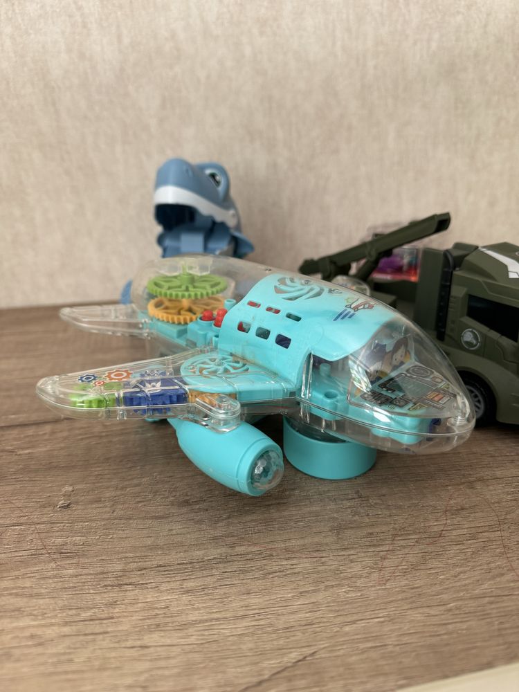 Комплект іграшок: літак, машини