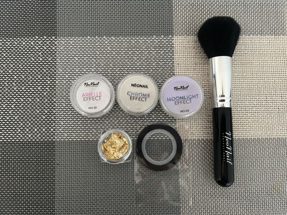 Kufer z wyposazeniem do mani/ pedi z lampą Neonail
