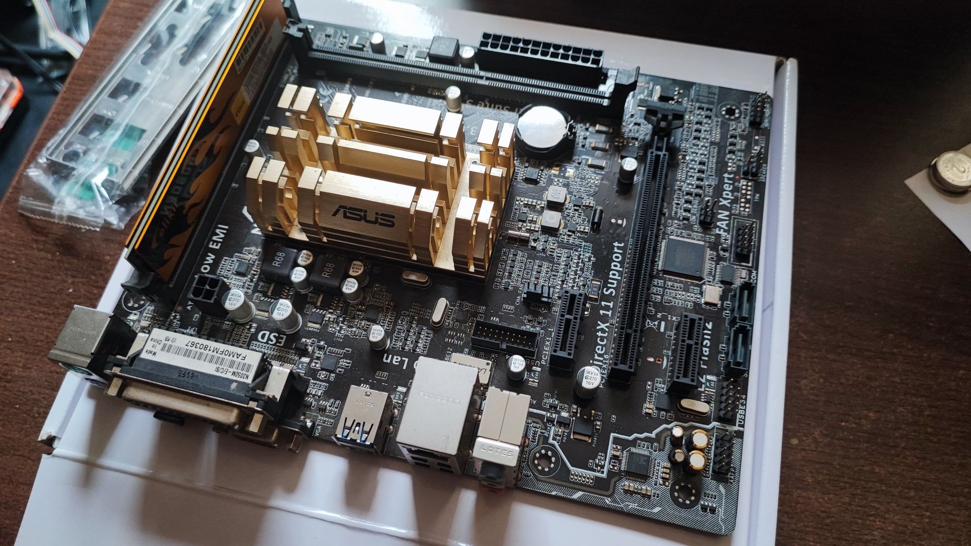 Материнська плата з процессором N3050 + 4gb DDR3.