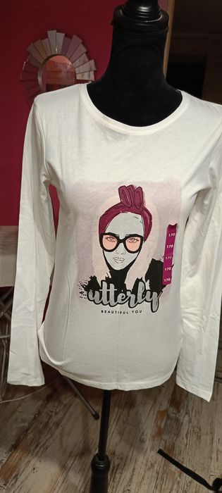 Nowa bluzeczka dla dziewczynki.