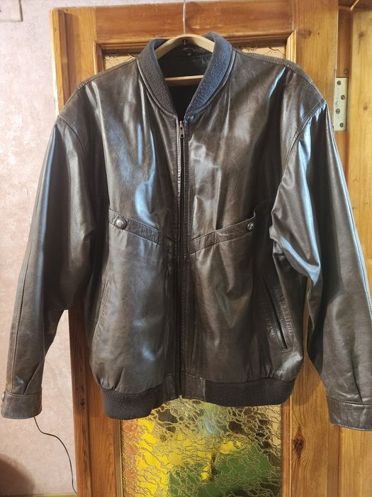 Продам кожаную куртку  большого 56 размера.