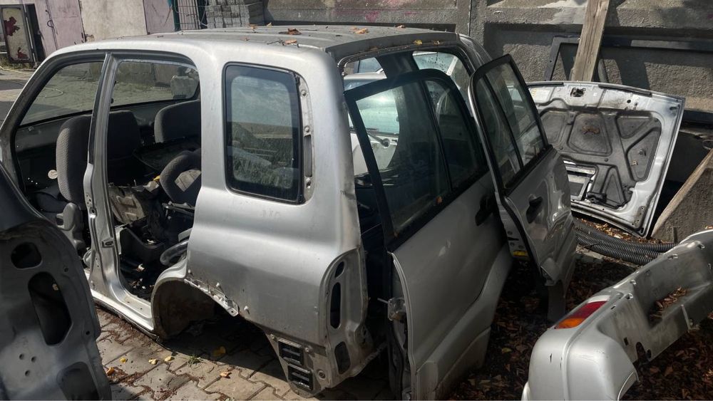Разборка Сузуки Гранд Витара 2003г 2.0д разборка Suzuki Grand Vitara