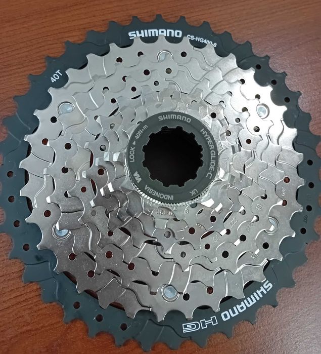 Kaseta  Shimano  CS-HG400  8 rzędowa, 11-40T,  stalowa / NOWA /.