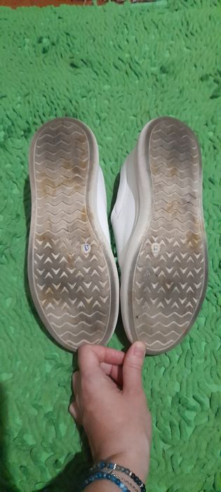 Шкіряні жіночі кросівки