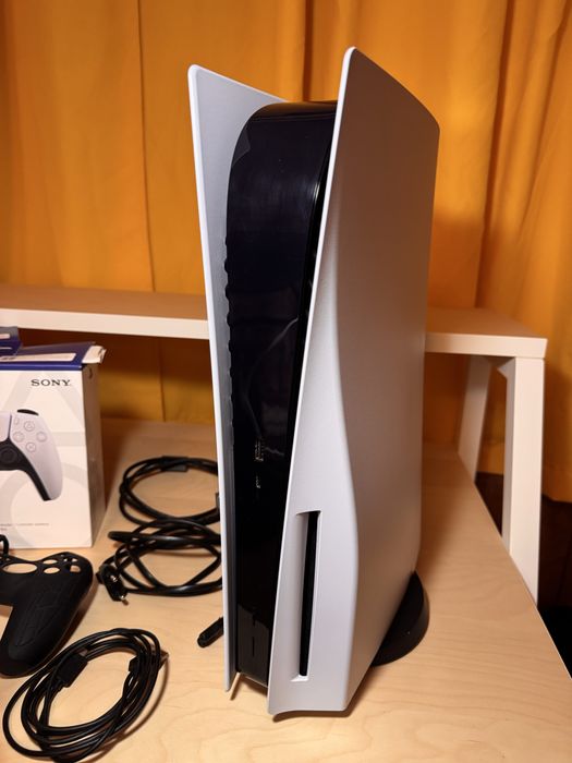 PS5 Playstation 5 Standard 825GB com 2 comandos