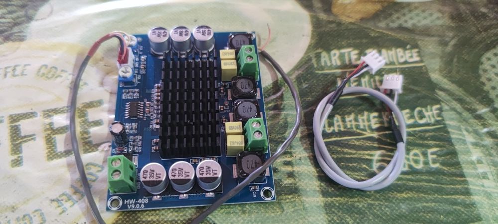 Mini amplificador 120/120w por canal boa qualidade.