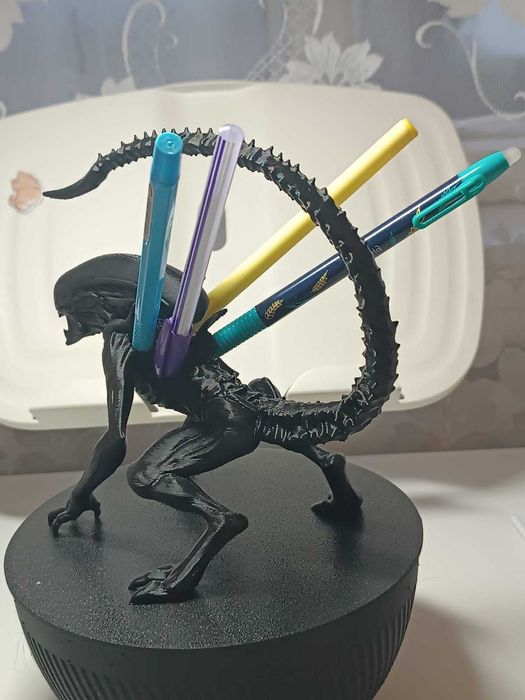 Статуетка-холдер для ручок AlienPen/ олівців.