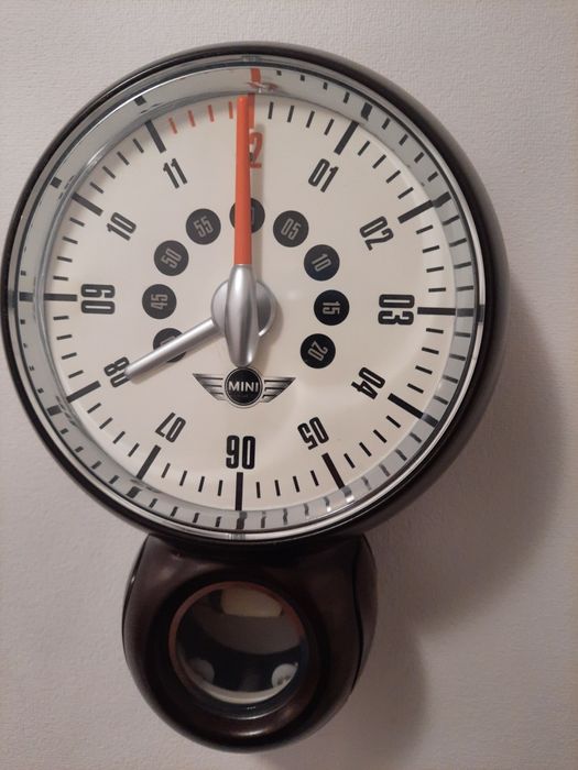 Часы настенные. Кварцевые.