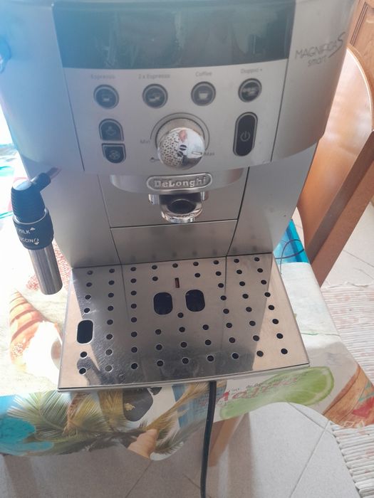 Máquina de café DELONGHI