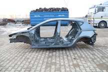 ĆWIARTKA PRAWY PRZÓD PODŁUŻNICA SEAT LEON III