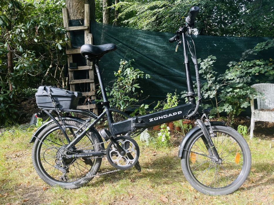Czarny rower elektryczny składany składak zundapp elektryk 20'