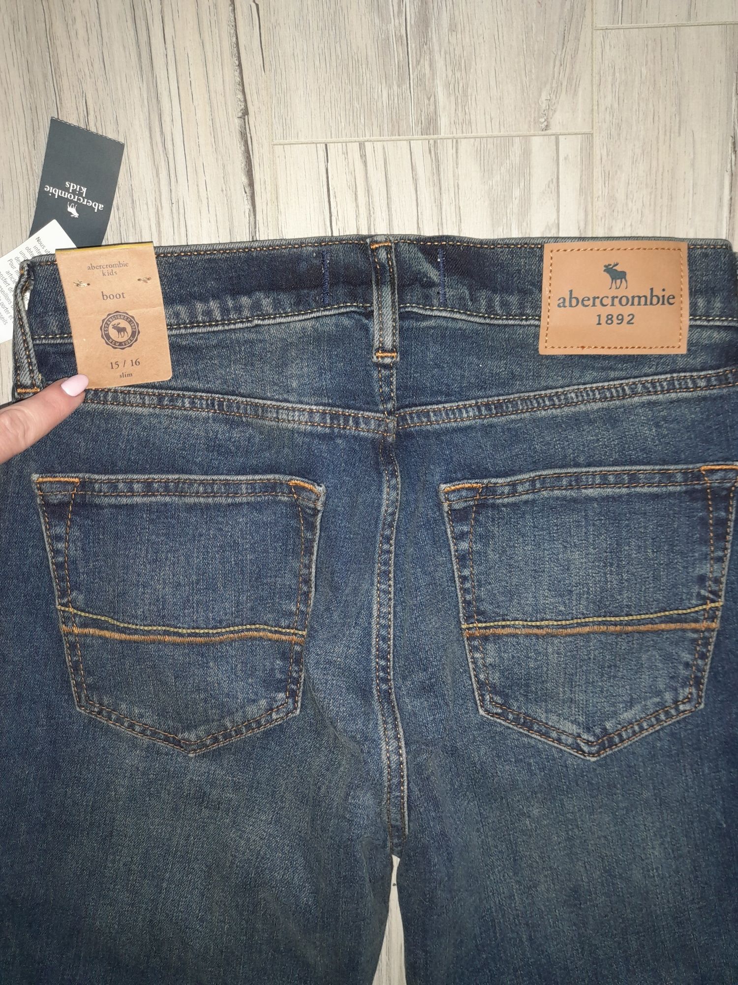 NOWE spodnie jensowe chłopięce firmy Abercrombie na 15/16 lat