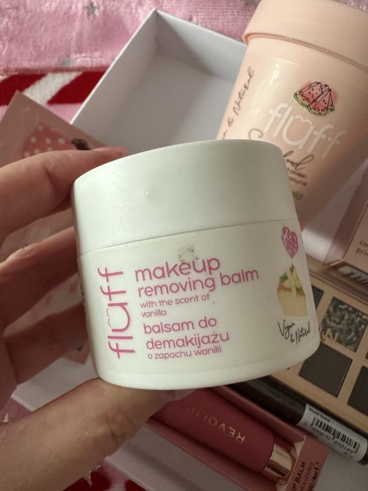 Zestaw kosmetyków nowych revolution rimmel everybody onlybio fluff itp