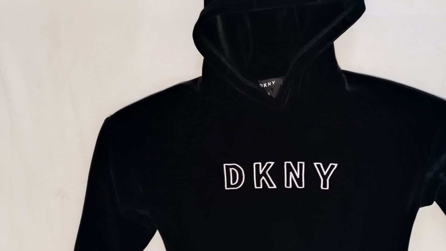 Vestido preto quentinho da DKNY. 8 Anos