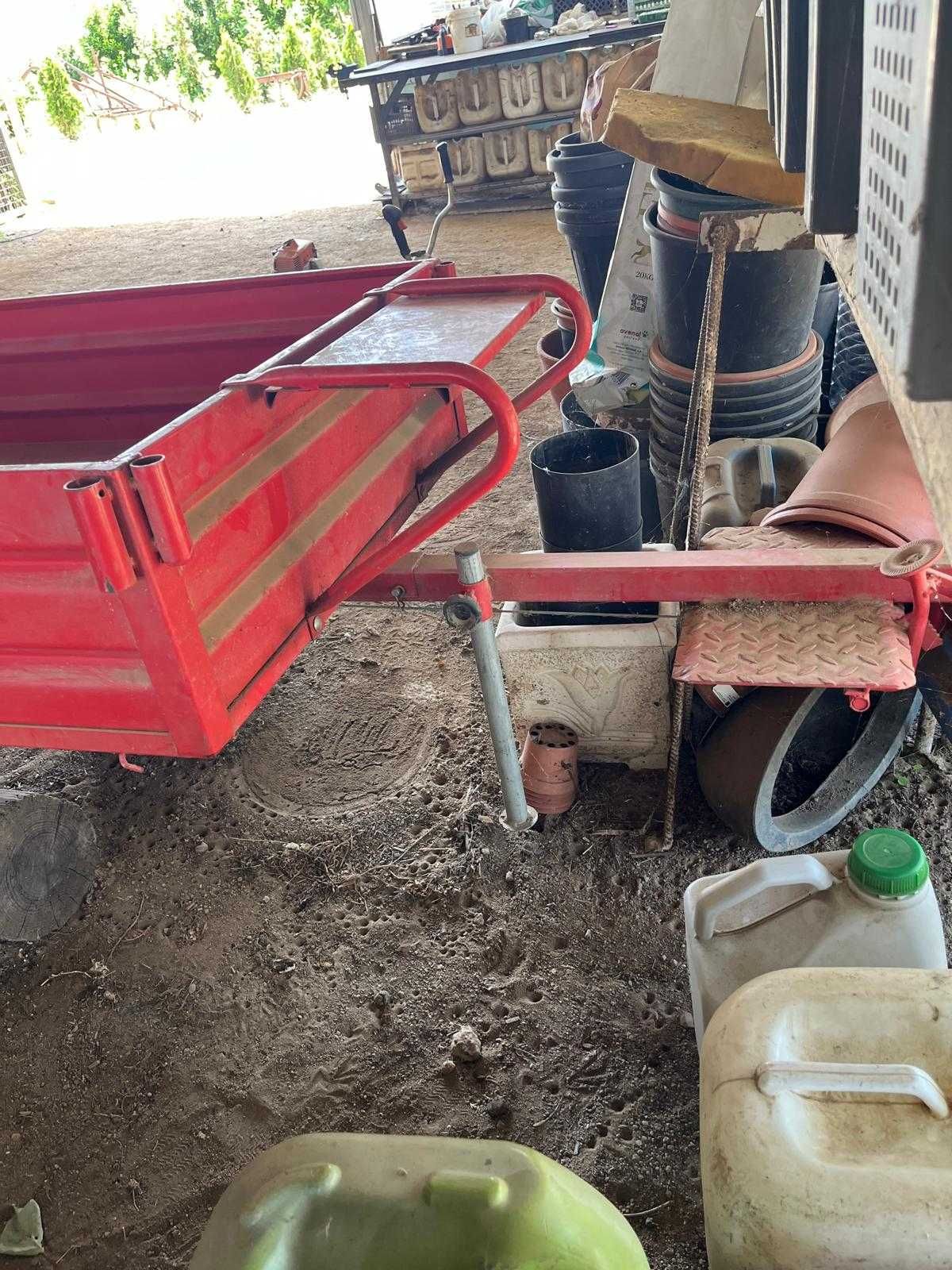 Reboque para motoenxada agrícola em bom estado