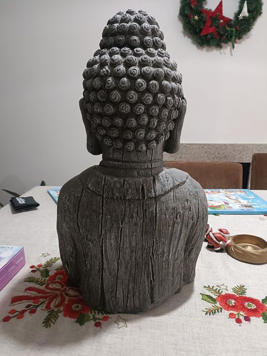 Figura de Buda com 49 cm de altura