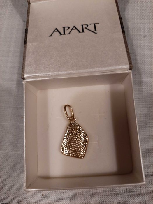 Zloty duzy wisiorek medalik apart stal chirurgiczna