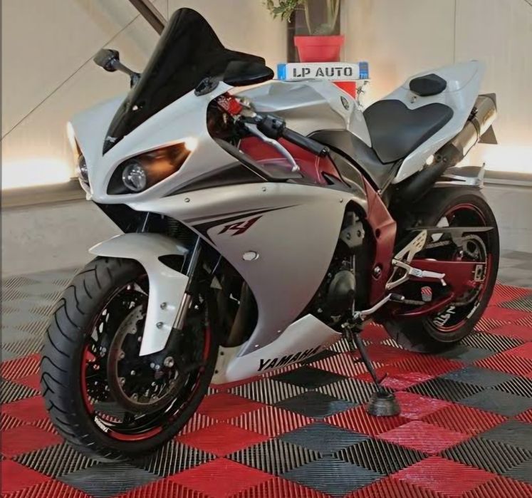 Yamaha R1 crossplane 2009