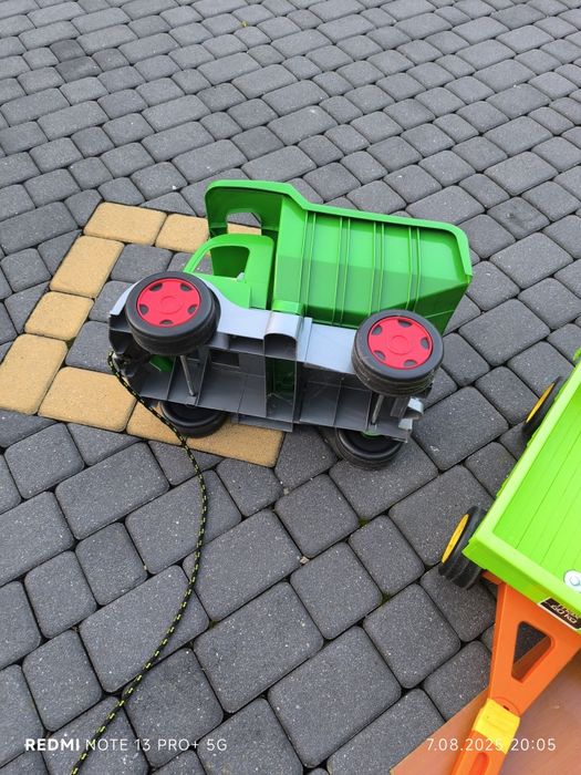 Auto  duże ciężarówka przyczepa