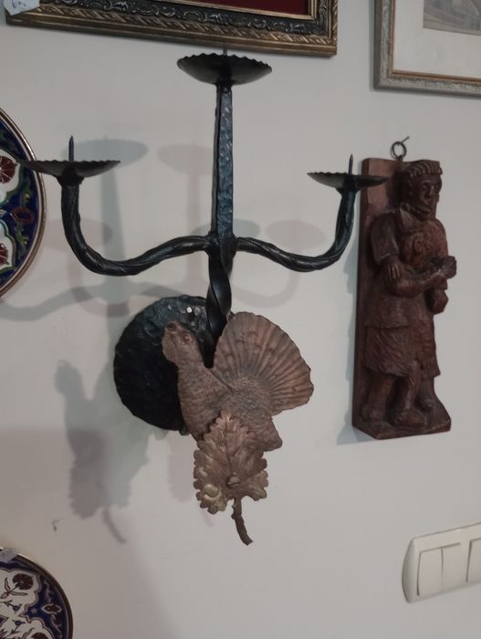 Piękny kuty świecznik na ścianę trójramienny metaloplastyka Okazja