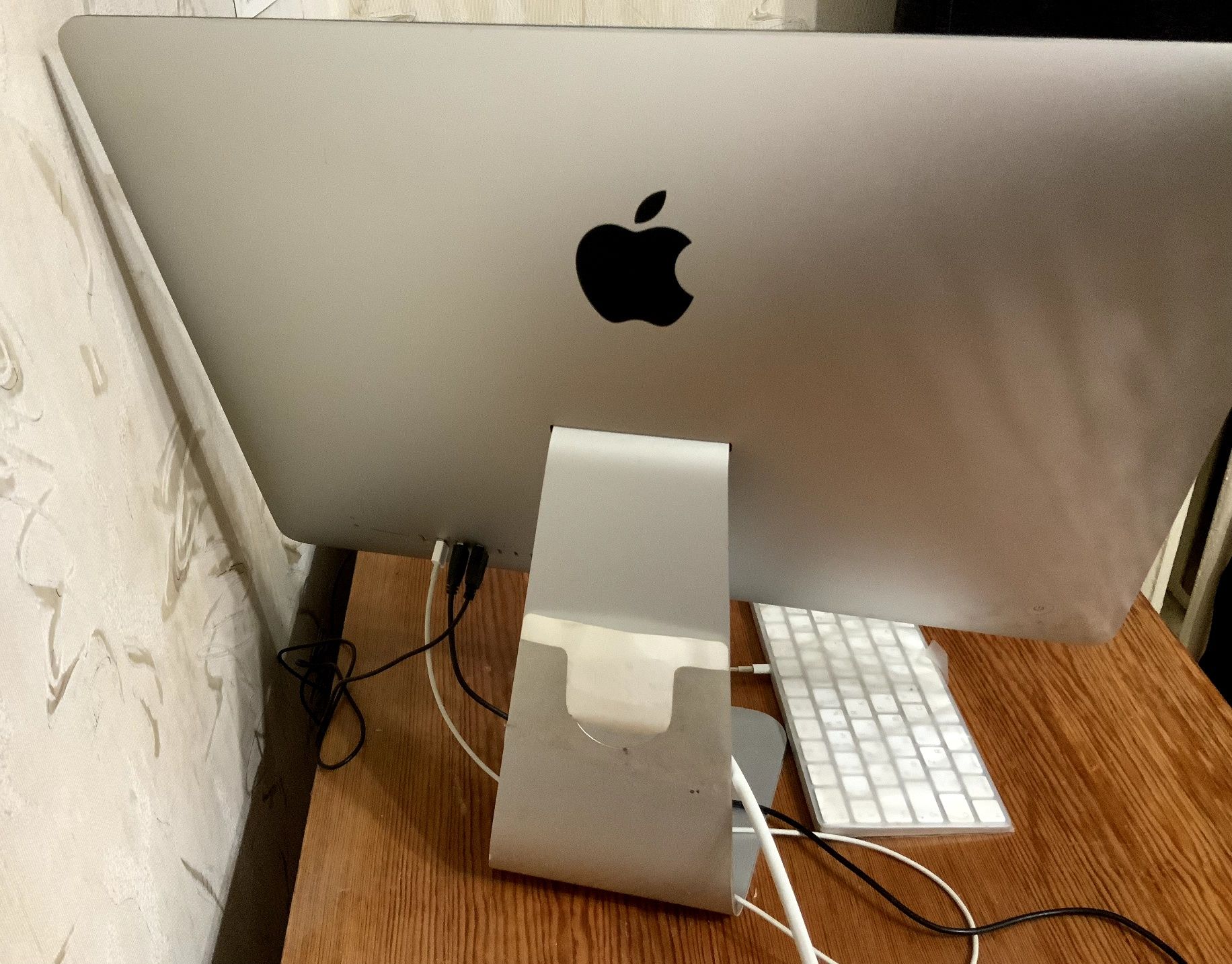21,5 дюймовий комп'ютер моноблок iMac із дисплеєм Retina 4K 2017