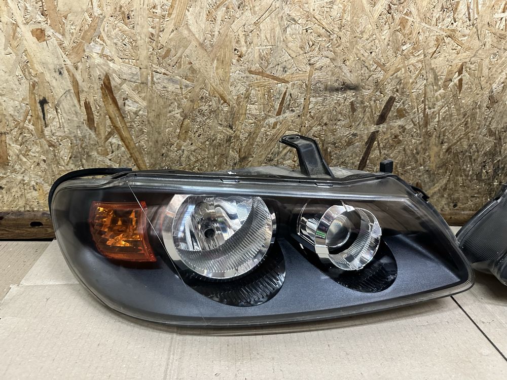 Передні фари Nissan Almera N16 Нісан Альмера Н16 2002—2006 ціна за пар