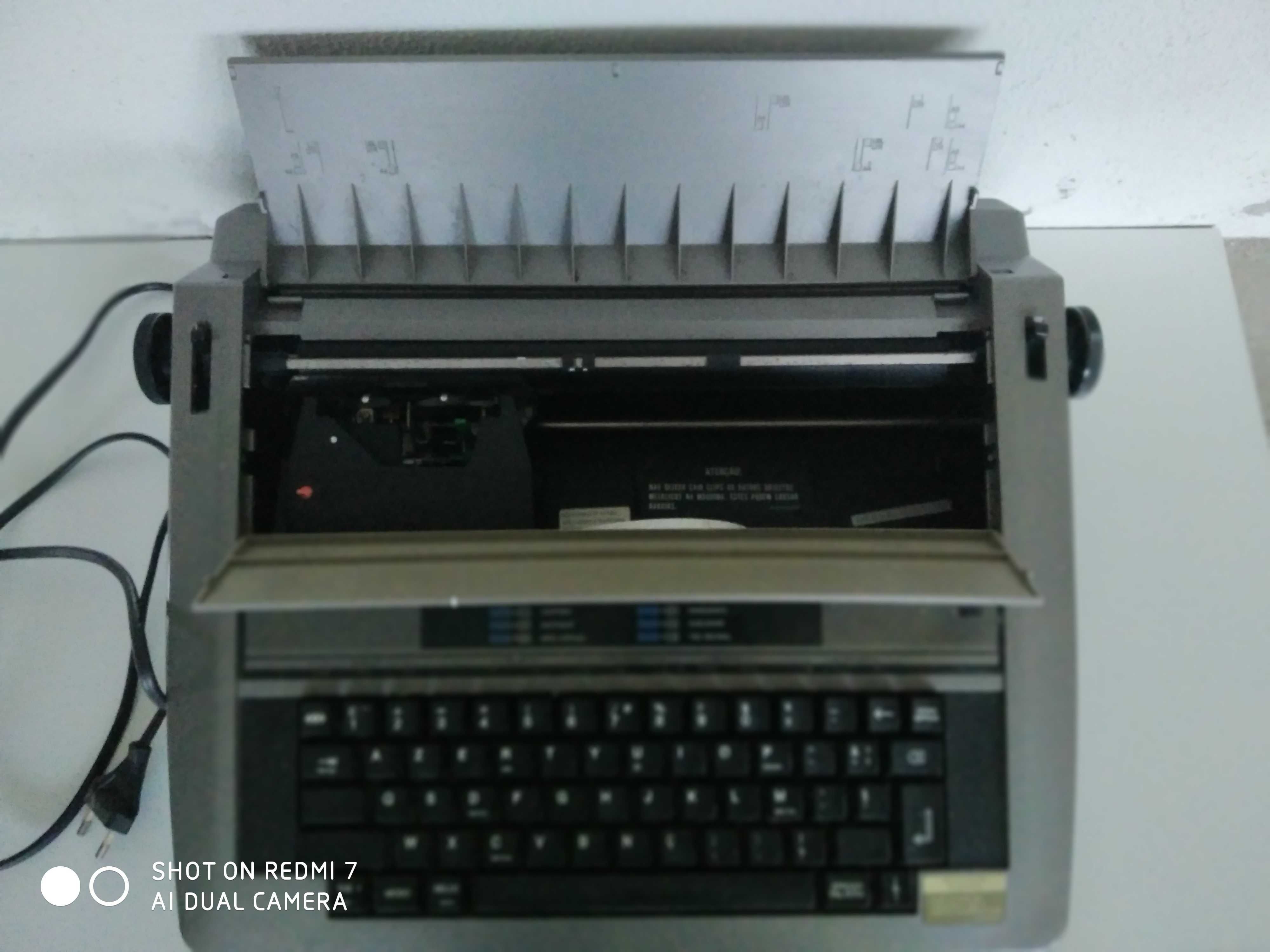 Máquina de Escrever Eléctrica