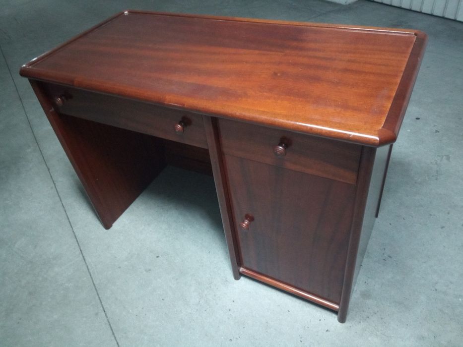 Secretaria 120x60 com cadeira, 2 gavetas e arrumação