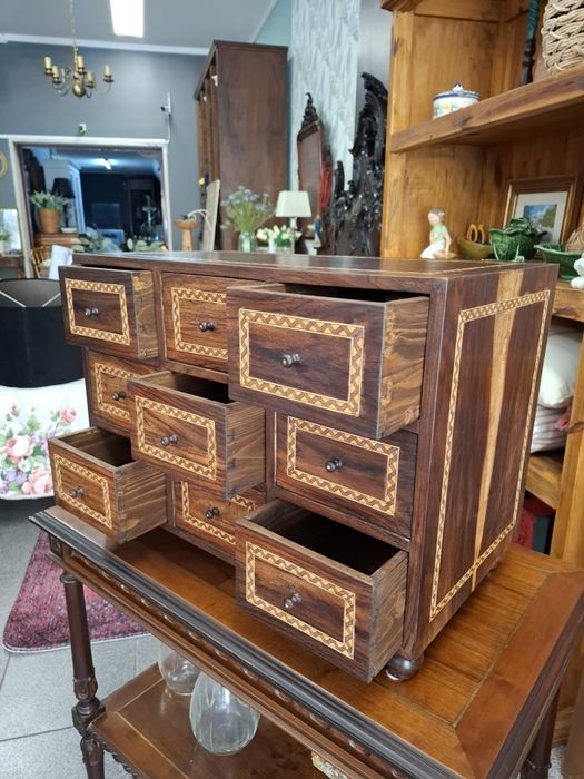 Contador em Pau Santo com Marchetaria.