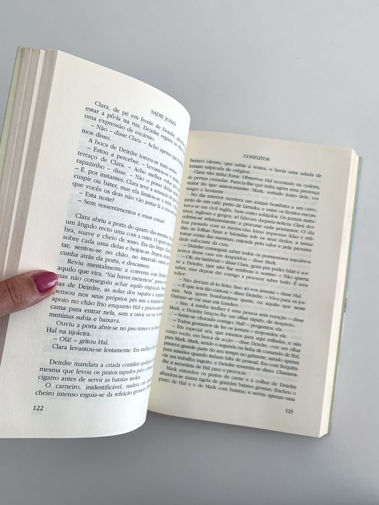 Livro Conflitos de Sadie Jones