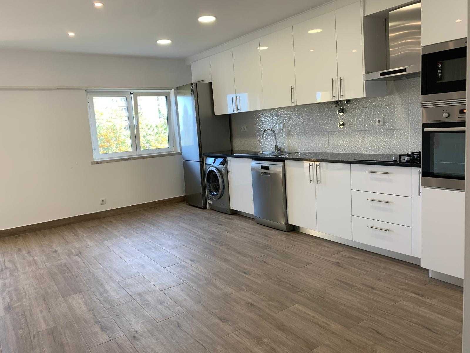 Apartamento T2 com arrecadação - Jardim do Sol / Arroja (Odivelas)