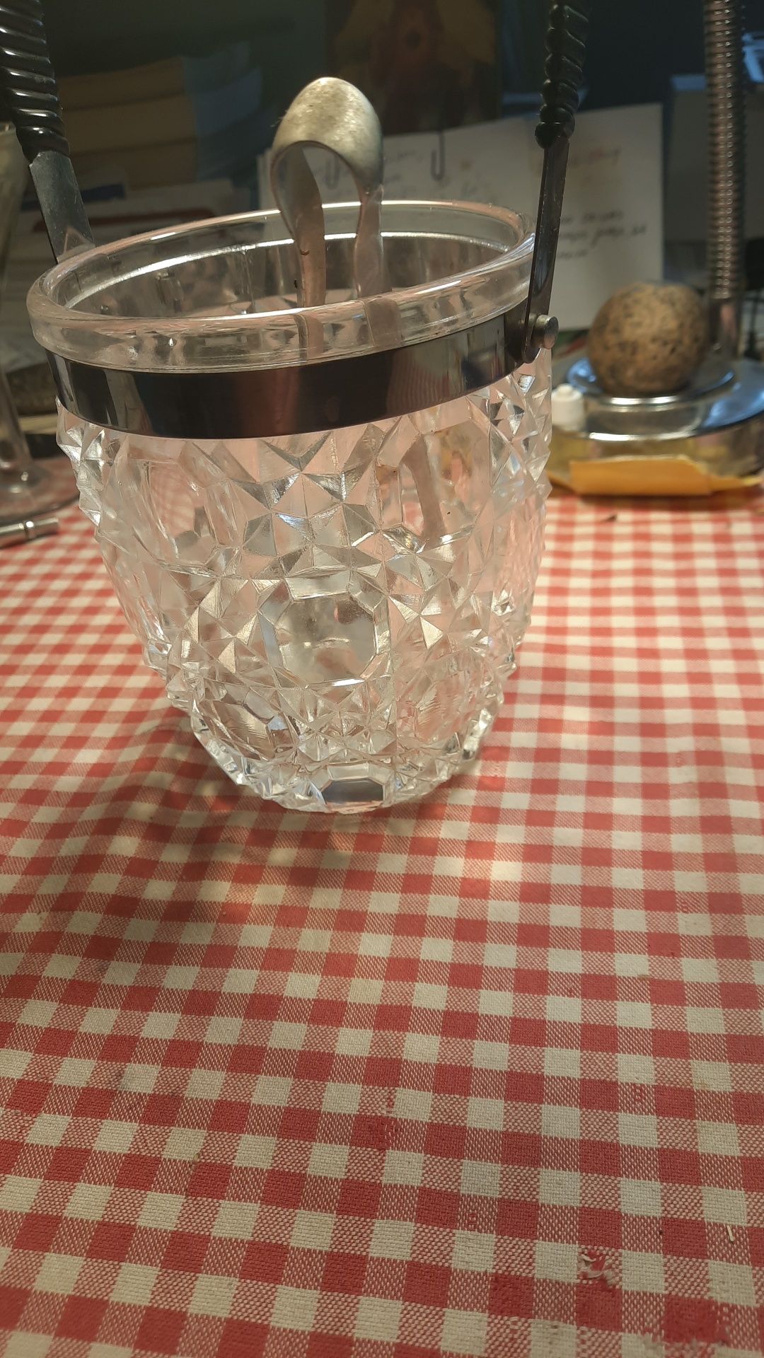 Balde de gelo em vidro trabalhado