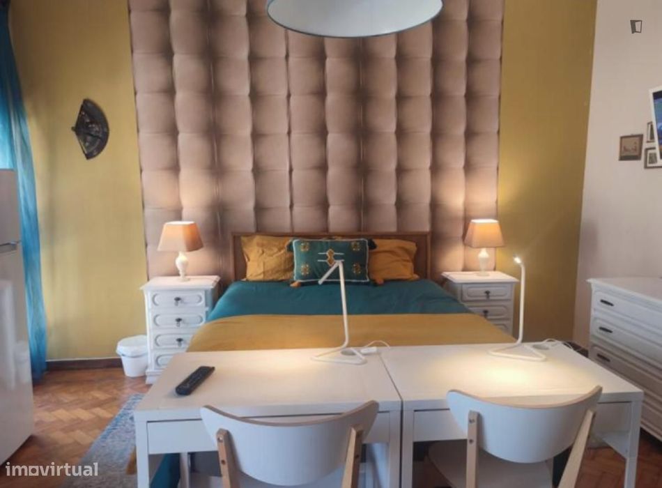 Quarto - localizado em Cedofeita Porto