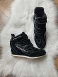 Tamaris rozmiar 39 sneakersy na koturnie