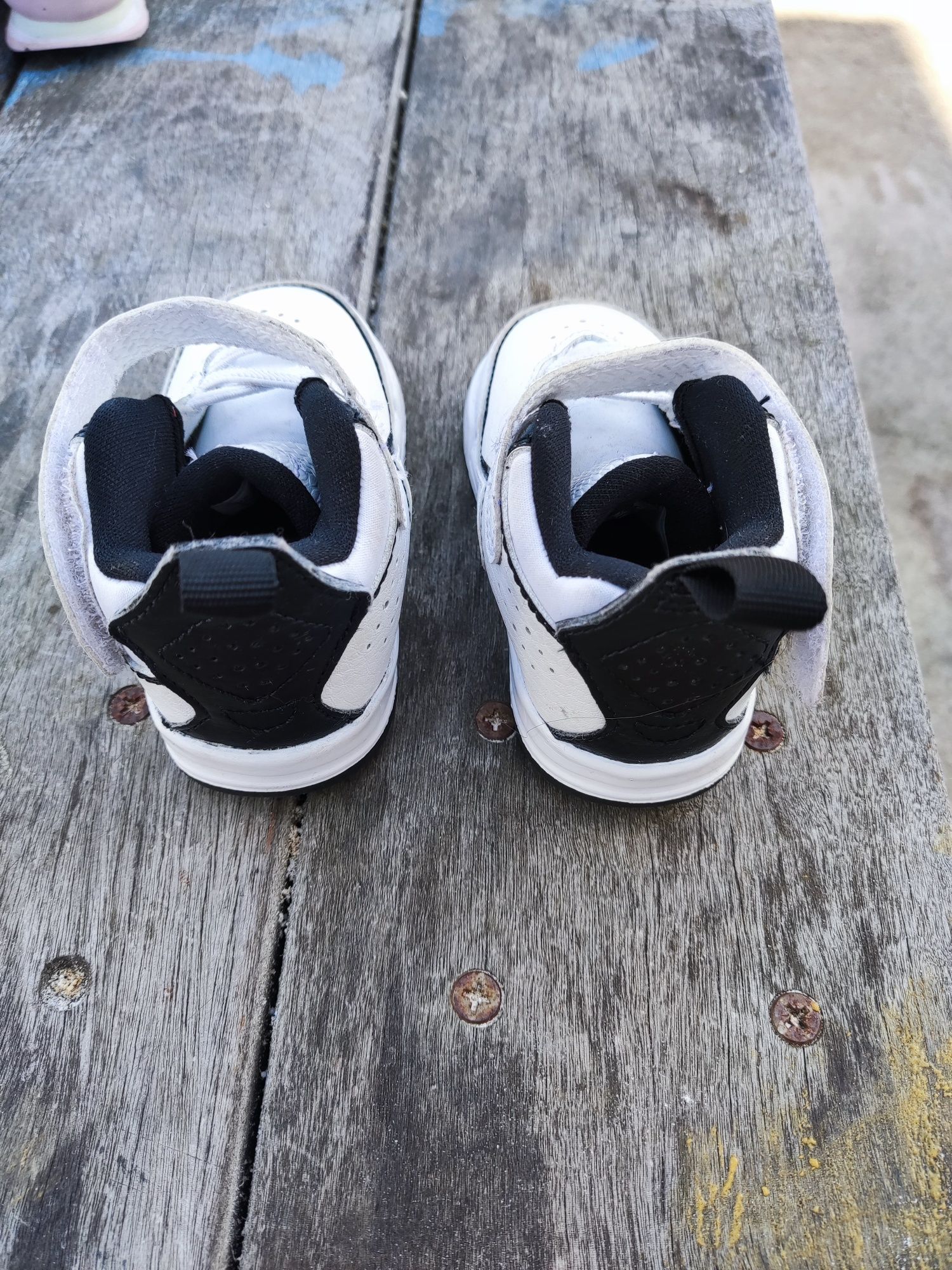 Sapatilhas bebê new balance n19 e jordan n19,5