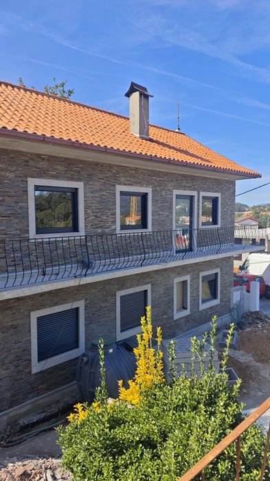 Andar moradia T2+1 com jardim e estacionamento privado