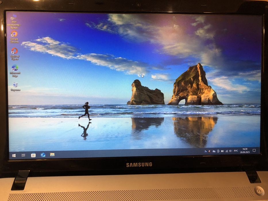 Продам ноутбук Samsung 300 E Windows 10 Pro