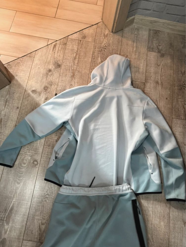 Nike Tech flecce
