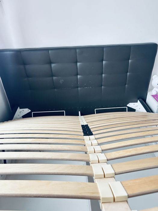 Łóżko sypialniane.                      160x200 stan dobry,