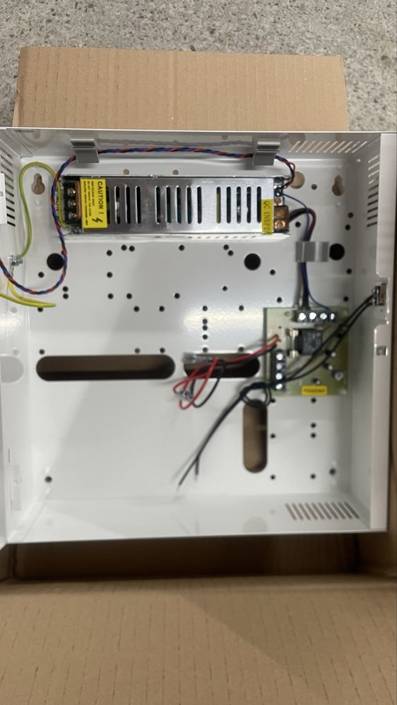 Zasilacz buforowy natynkowy MW Power ZBF-12V/7A