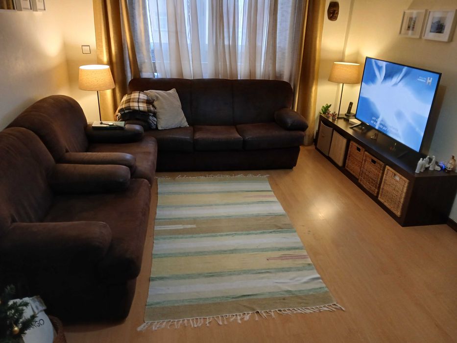 Conjunto  de sofacama e dois individuais.