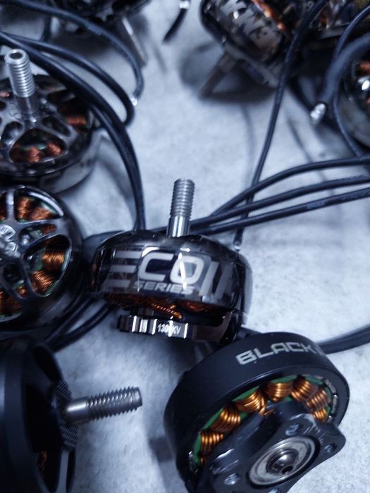 Моторы на FPV EMAX 2807 11300KV и другий для 5"7"8"