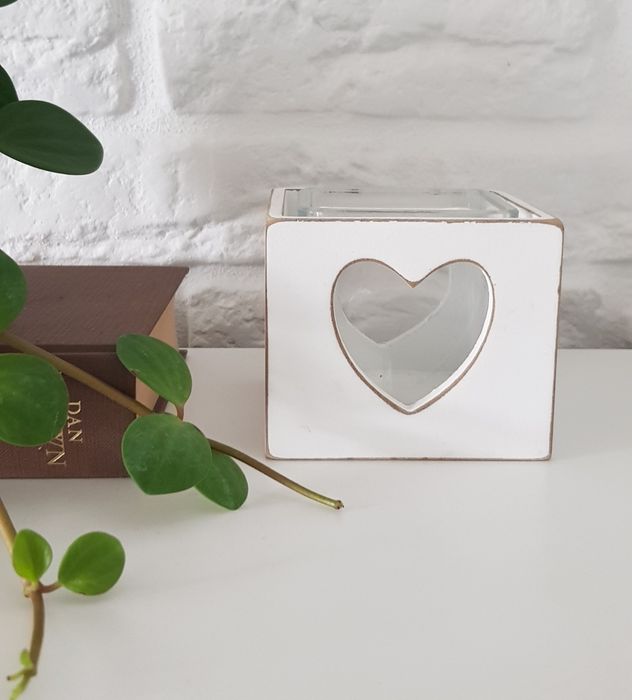 Śliczny biały lampion