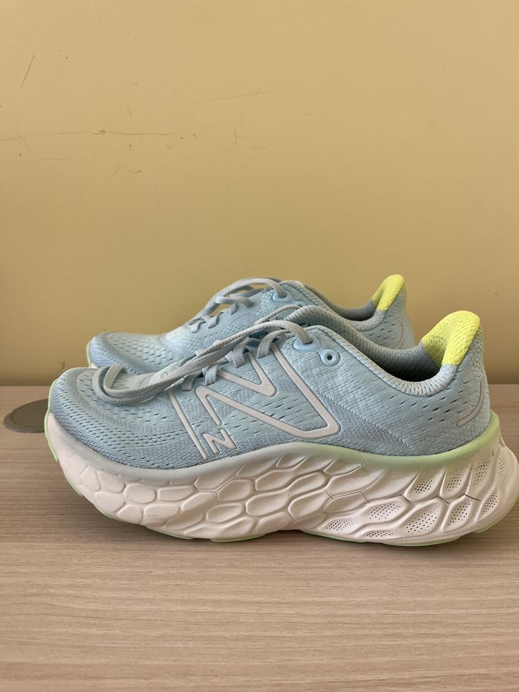 Бігові кросівки New Balance Fresh Foam (38 розмір)