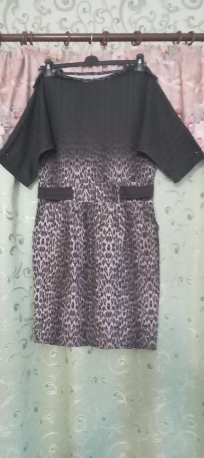 Жіноча сукня (з леопардовим принтом)