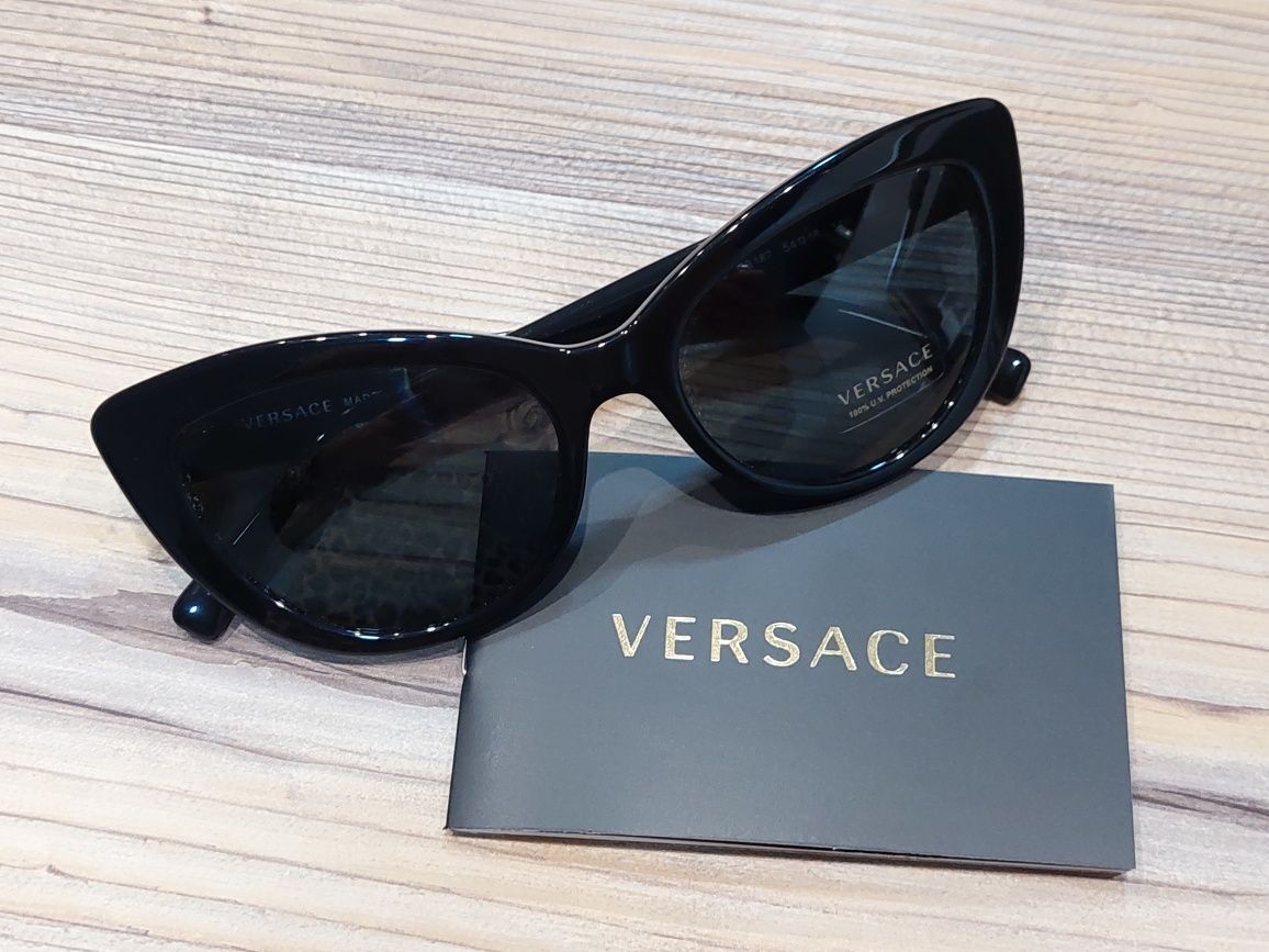 Чорні жіночі сонцезахисні окуляри Buterfly 4388 від Versace!