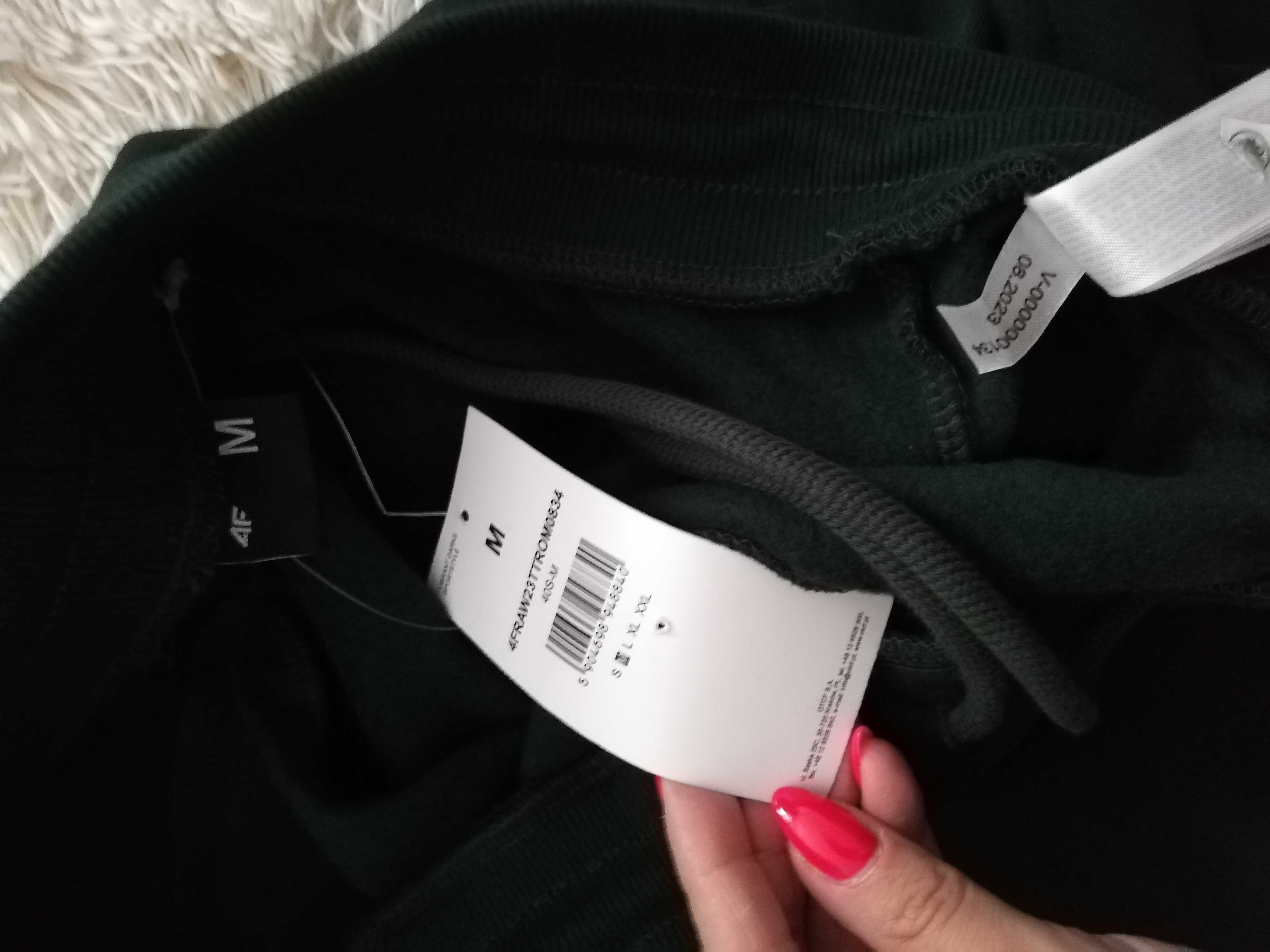 spodnie dresowe 4F M zielone nowe z metkami Spodnie  joggery męskie