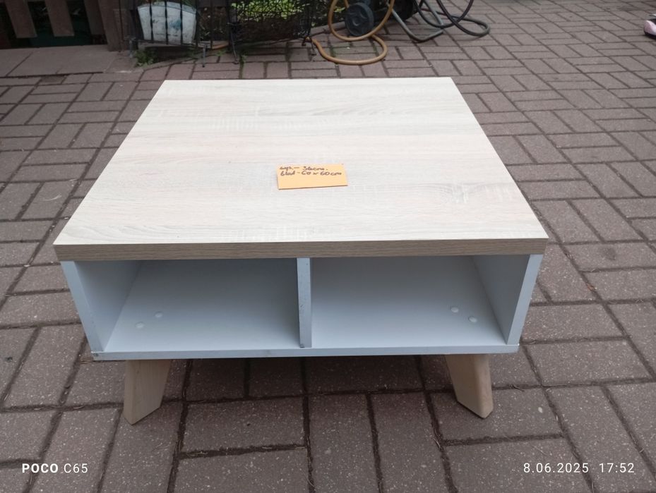 Mały stolik typu Ikea