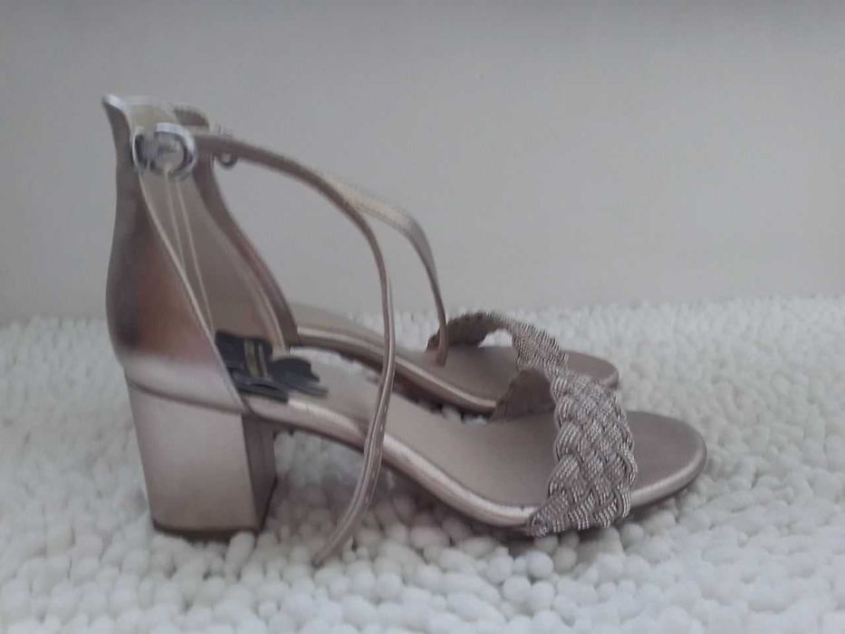 idealne na sylwestrową imprezę - Sandały Marco Tozzi