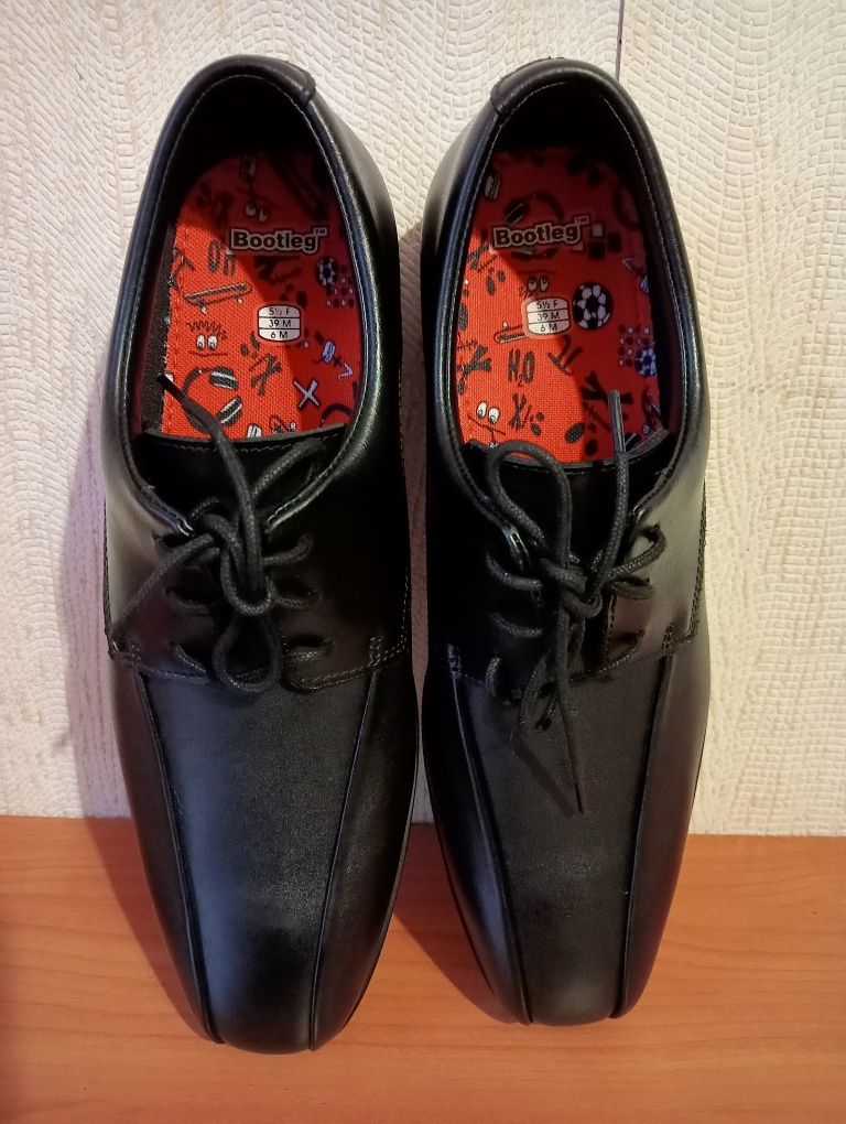 Шкіряні чоловічі туфлі зі шнурком